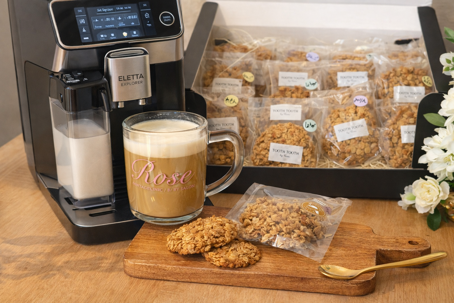 カフェ共有スペースで過ごす利用者の様子